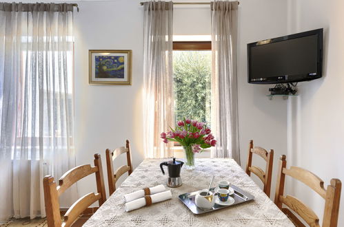 Photo 3 - 2 bedroom Apartment in Umag with garden and sea view