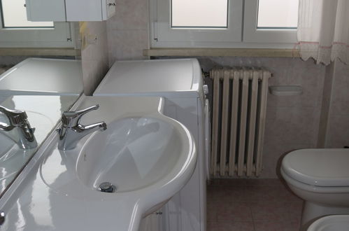 Photo 16 - 2 bedroom Apartment in Lazise with garden