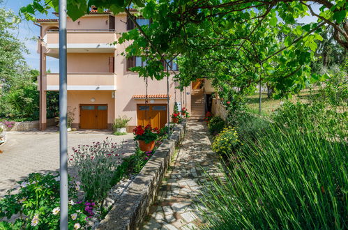 Photo 17 - Appartement de 1 chambre à Poreč avec jardin et terrasse