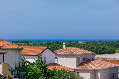 Foto 5 - Apartamento de 1 quarto em Poreč com jardim e vistas do mar