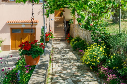 Foto 16 - Appartamento con 1 camera da letto a Poreč con giardino e terrazza