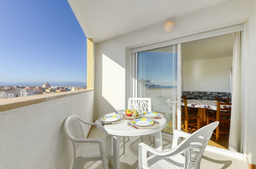 Photo 17 - Apartment in Roses with sea view