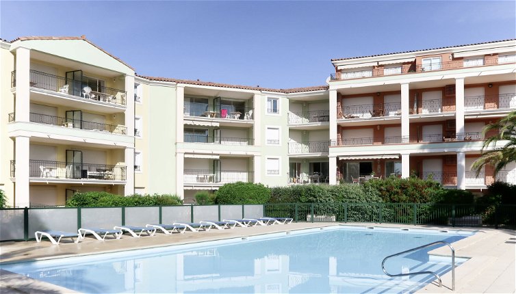Foto 1 - Apartment mit 1 Schlafzimmer in Sainte-Maxime mit schwimmbad und blick aufs meer