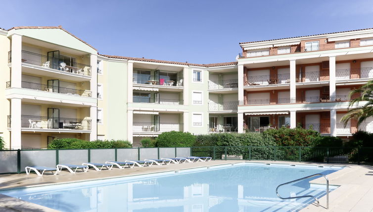 Foto 1 - Apartamento de 1 habitación en Sainte-Maxime con piscina y vistas al mar