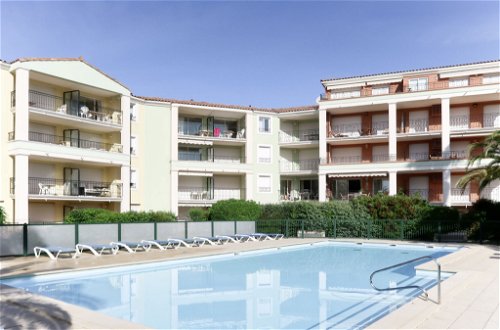 Foto 1 - Apartment mit 1 Schlafzimmer in Sainte-Maxime mit schwimmbad und blick aufs meer