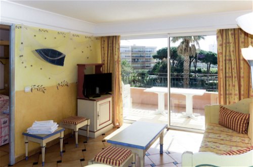Photo 2 - Appartement de 1 chambre à Sainte-Maxime avec piscine et vues à la mer