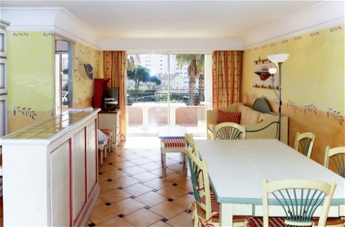 Foto 6 - Appartamento con 1 camera da letto a Sainte-Maxime con piscina e vista mare