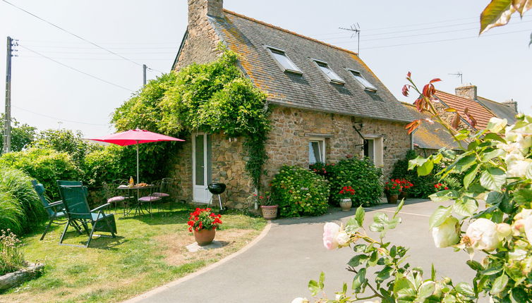 Photo 1 - Maison de 1 chambre à Saint-Jean-du-Doigt avec jardin et vues à la mer