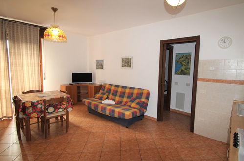 Photo 23 - 5 bedroom House in Brezzo di Bedero with garden and terrace