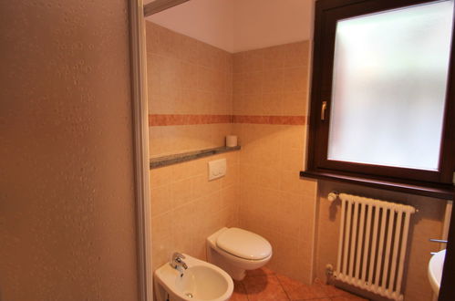 Photo 19 - 5 bedroom House in Brezzo di Bedero with garden and terrace