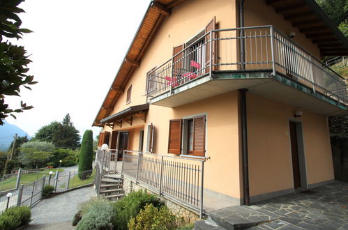 Photo 4 - Appartement de 4 chambres à Brezzo di Bedero avec jardin et terrasse