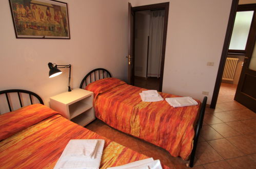 Foto 12 - Casa con 5 camere da letto a Brezzo di Bedero con terrazza e vista sulle montagne