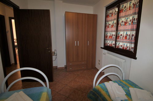 Photo 17 - 4 bedroom Apartment in Brezzo di Bedero with garden and terrace