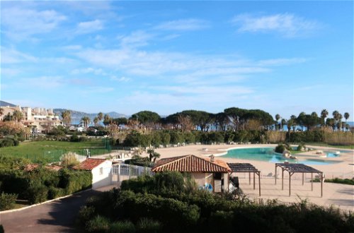 Photo 12 - 1 bedroom Apartment in Cogolin with swimming pool and sea view