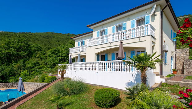 4 bedroom House in Mošćenička Draga with swimming pool and garden - Photo 2