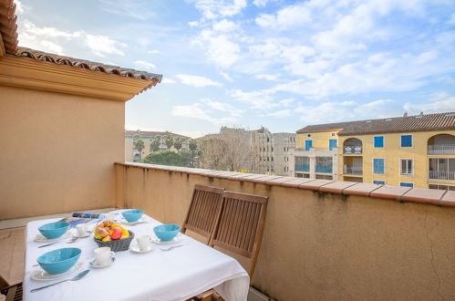 Foto 16 - Appartamento con 1 camera da letto a Fréjus con terrazza e vista mare