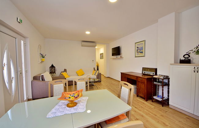 Apartamento de 4 quartos em Vrgorac com piscina privada e jardim - Foto 9