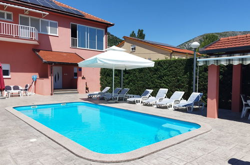 Foto 18 - Apartment mit 3 Schlafzimmern in Vrgorac mit privater pool und garten