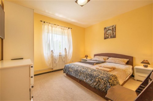 Foto 9 - Appartamento con 3 camere da letto a Kastav con terrazza e vista mare