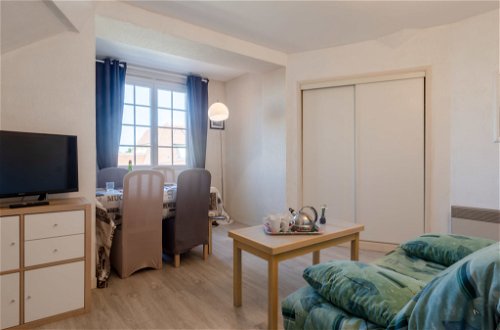 Foto 7 - Appartamento con 1 camera da letto a Cabourg con giardino e vista mare