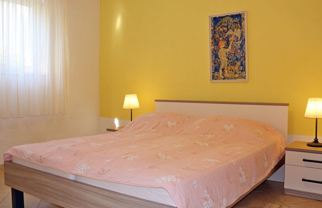 Apartamento de 2 quartos em Rab com jardim e terraço - Foto 5