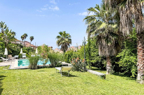 Foto 4 - Apartment mit 2 Schlafzimmern in Imperia mit schwimmbad und garten