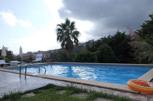 Foto 5 - Apartamento de 2 habitaciones en Imperia con piscina y vistas al mar