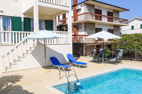 Foto 22 - Casa de 3 quartos em Stari Grad com piscina privada e terraço