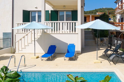 Photo 1 - Maison de 3 chambres à Stari Grad avec piscine privée et vues à la mer