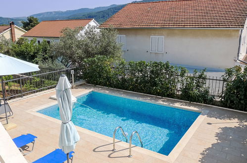 Photo 19 - Maison de 3 chambres à Stari Grad avec piscine privée et vues à la mer