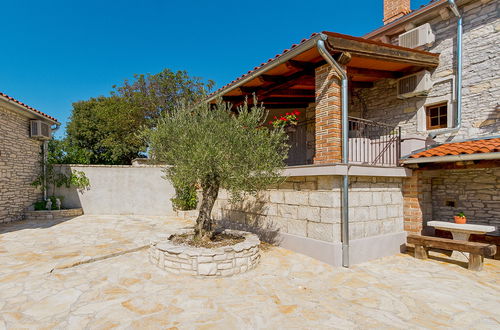 Foto 19 - Casa de 3 quartos em Žminj com piscina privada e jardim