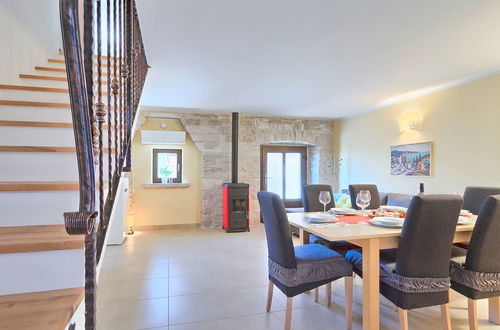 Foto 15 - Casa de 3 quartos em Žminj com piscina privada e jardim