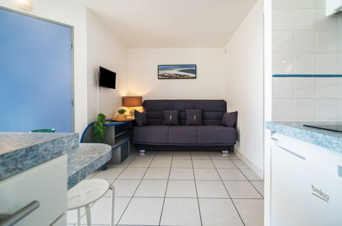 Foto 9 - Appartamento con 2 camere da letto a Canet-en-Roussillon con piscina e vista mare