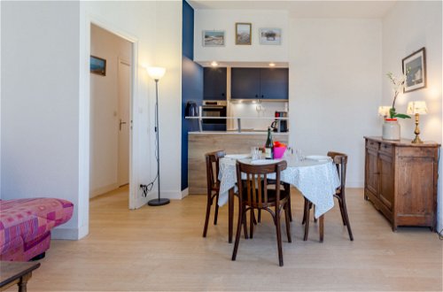 Foto 7 - Appartamento con 1 camera da letto a Cabourg con vista mare
