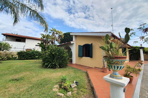 Photo 5 - 4 bedroom House in Siracusa with garden