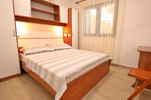 Foto 15 - Appartamento con 2 camere da letto a Marina con piscina privata e vista mare