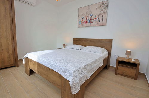 Foto 13 - Appartamento con 2 camere da letto a Marina con piscina privata e terrazza