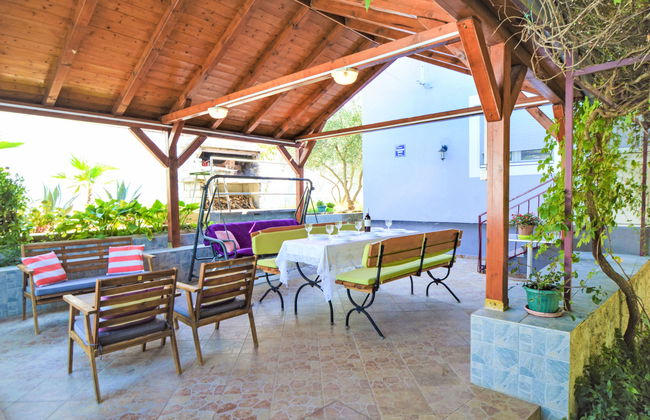 Apartamento de 4 quartos em Bilice com piscina privada e jardim - Foto 18