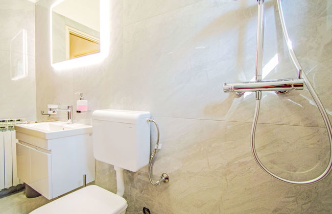 Apartamento de 4 quartos em Bilice com piscina privada e jardim - Foto 12