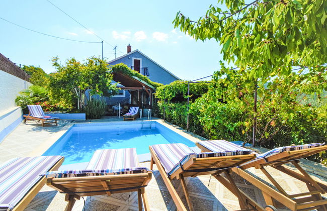 Apartamento de 4 quartos em Bilice com piscina privada e jardim - Foto 2