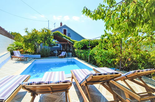 Photo 2 - Appartement de 3 chambres à Bilice avec piscine privée et jardin