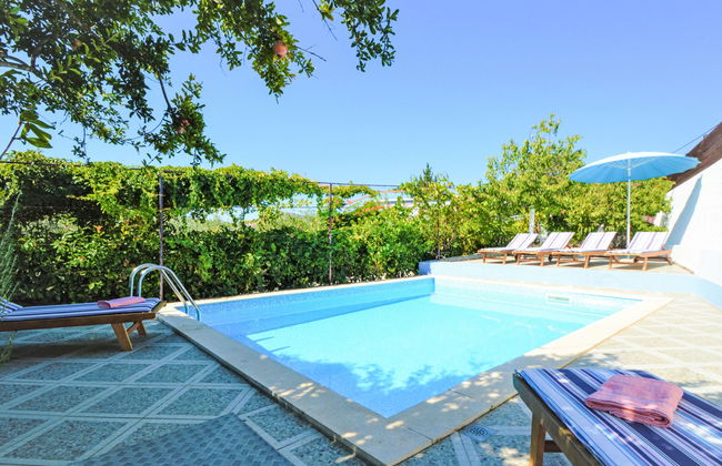 Apartamento de 4 quartos em Bilice com piscina privada e jardim - Foto 1