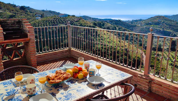 3 bedroom House in Frigiliana with private pool and garden - Photo 3
