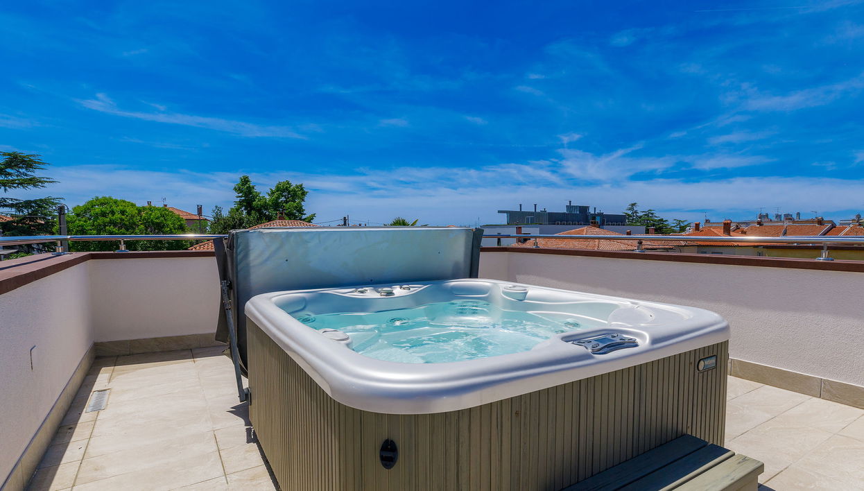 Apartamento de 3 quartos em Umag com piscina e jardim - Foto 1