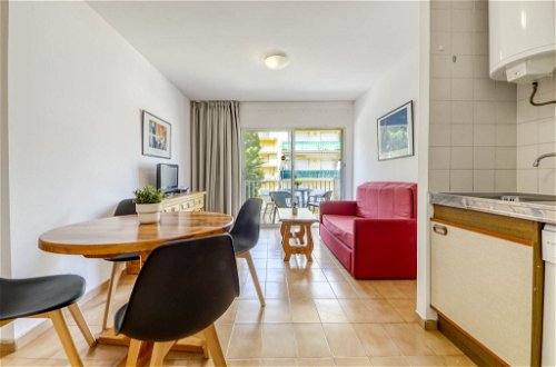 Foto 8 - Apartment mit 1 Schlafzimmer in Roses mit terrasse