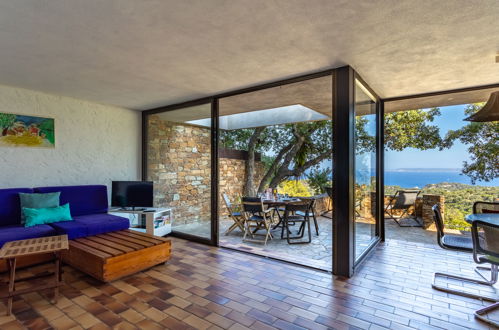 Photo 4 - Maison de 3 chambres à Bormes-les-Mimosas avec terrasse et vues à la mer