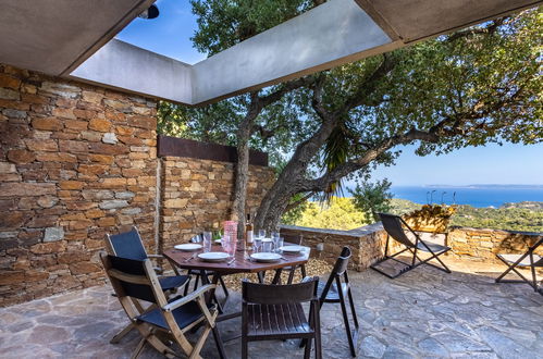 Photo 2 - Maison de 3 chambres à Bormes-les-Mimosas avec terrasse et vues à la mer