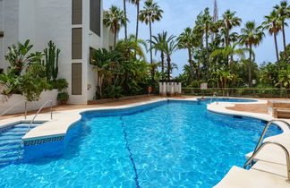 Foto 1 - Apartamento de 2 habitaciones en Marbella con piscina y vistas al mar