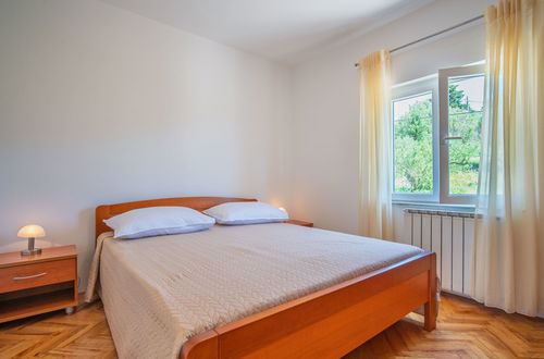 Foto 4 - Appartamento con 2 camere da letto a Rab con piscina e terrazza