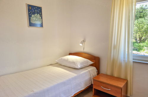 Foto 11 - Appartamento con 2 camere da letto a Rab con piscina e terrazza